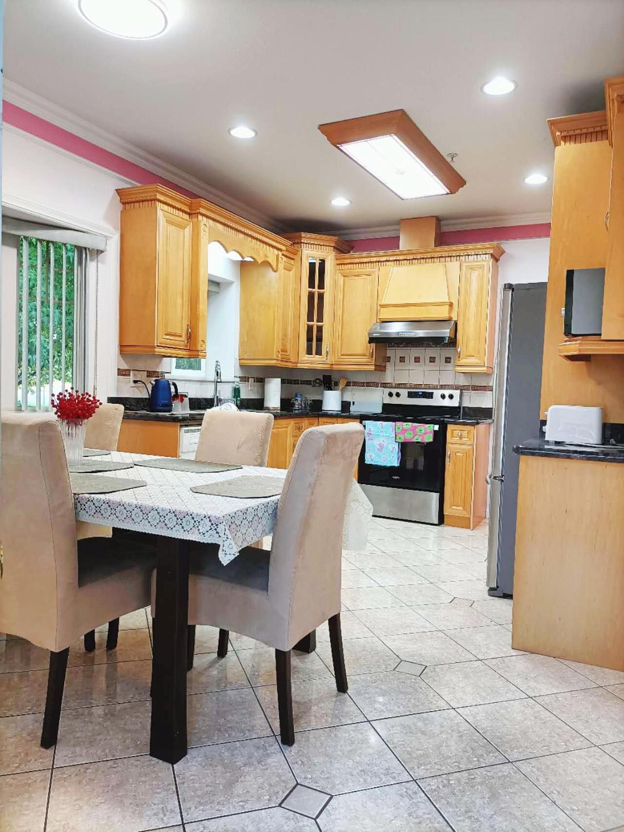 מלון וונקובר Warm Retreat מראה חיצוני תמונה